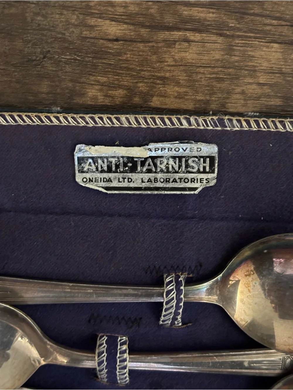 WM A Rogers Oneida Stainless Flatware Paramount 1933, 24 Pieces In Original Case